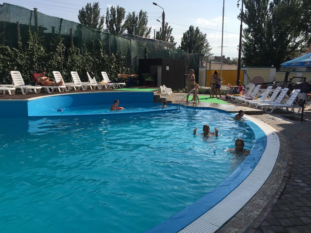 Karavella Hotel Nikolayev Bagian luar foto