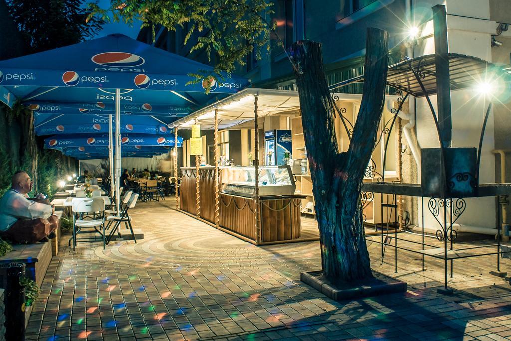 Karavella Hotel Nikolayev Bagian luar foto